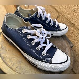 Navy Converse size 6 wmn